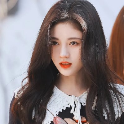 镜中的女孩